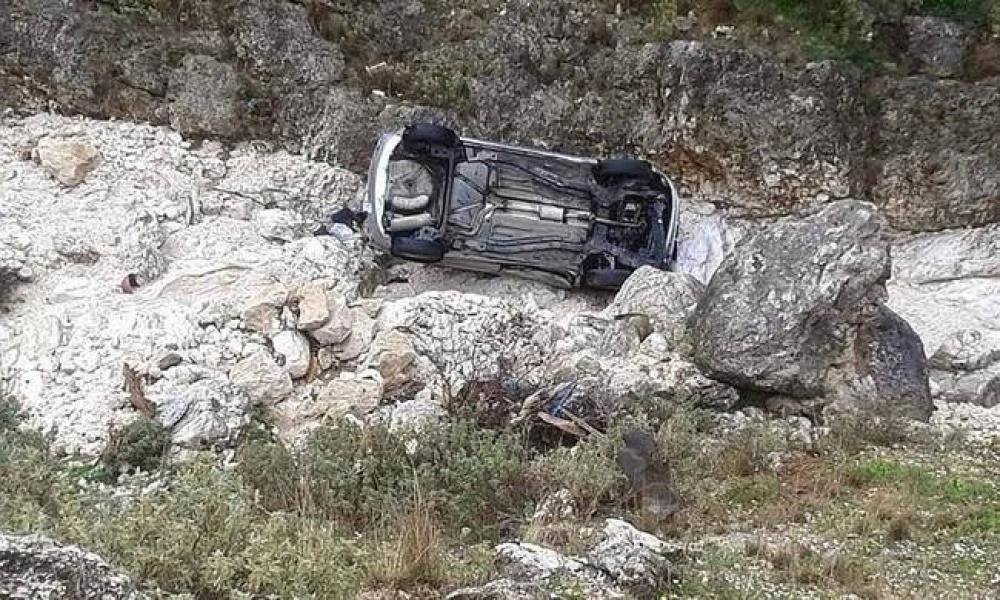 Κρήτη: Κρεμόταν ακίνητος στο γκρεμό για 12 ώρες με το αυτοκίνητό του